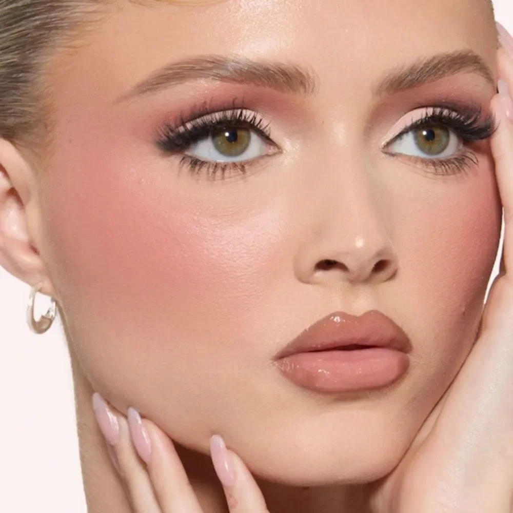 HUDA BEAUTY Blush Filter Blurring Blushlighters Palette
